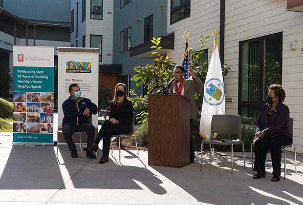 HUD Secretary Visits Casa Arabella