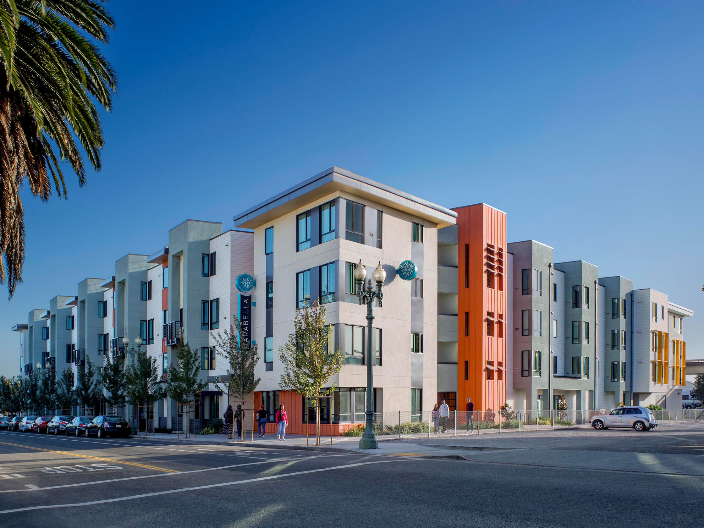 HUD Secretary Visits Casa Arabella